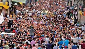 Kashmiris pay tribute to Iranian Prez, other officials
