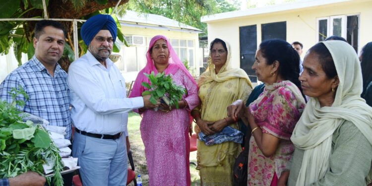 Jammu: Women farmers imparted training in commercial floriculture under HADP
