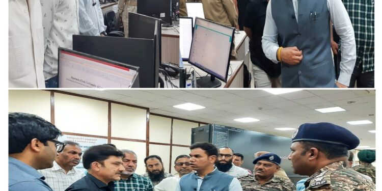 Div Com visits Integrated Control & Command Centre, HMT Srinagar