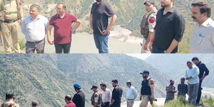DC Doda supervises rescue operation at Assar accident site