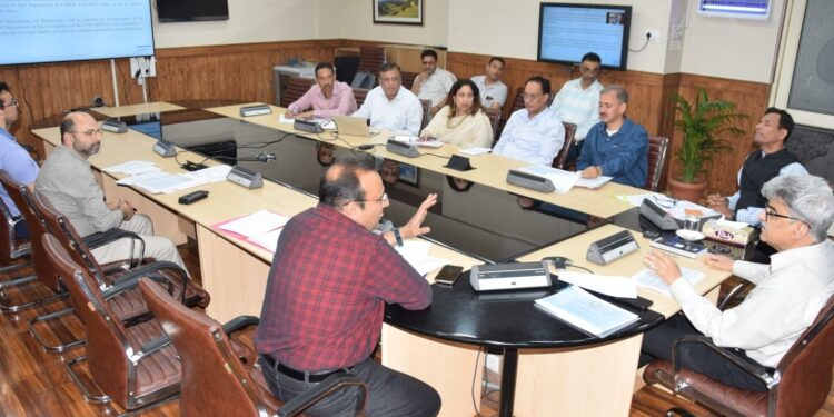 CS reviews progress on solarization of government buildings