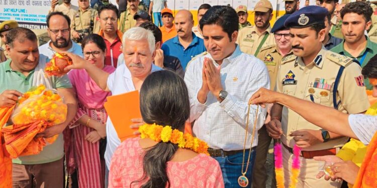 SANJY-2024:  District Admin Ramban accords warm reception to First batch of pilgrims