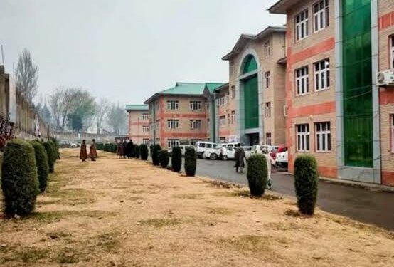 Headless deptts in Bandipora : Additional charges to officers takes toll on ‘good governance’ promise, hinders efficiency and productivity of Government Offices.