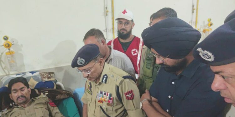 ADGP Jammu, DC Doda meet policeman injured in Gandoh encounter
