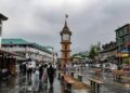Gusty winds with light showers bring mercury down in Kashmir parts