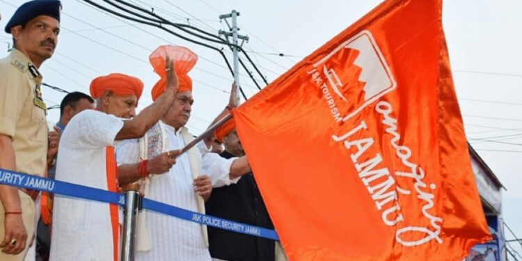 Shri Amarnath Ji Yatra-2024: Lt Governor flags off the first batch of Shri Amarnath Ji Pilgrims