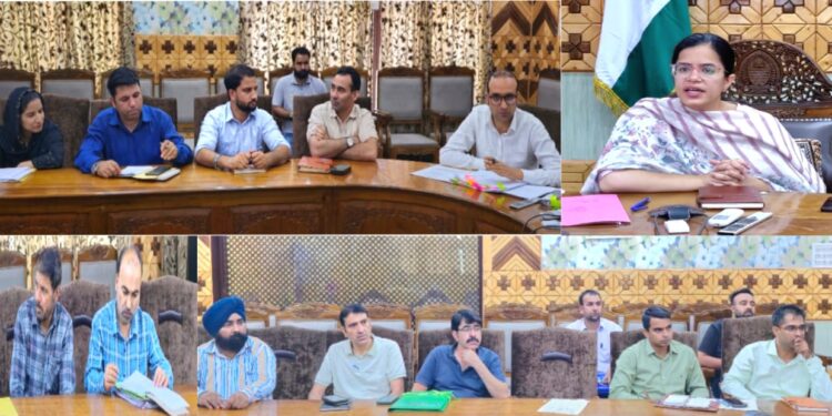 DC Kupwara discusses finalization of rates for compensation, other issues of NH-701 RKCTC
