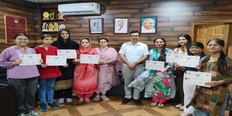 Project on ‘CO2 Capture’ by “Design Your Degree” Students of GCW Parade Wins Best Poster Award at Int’l Conference