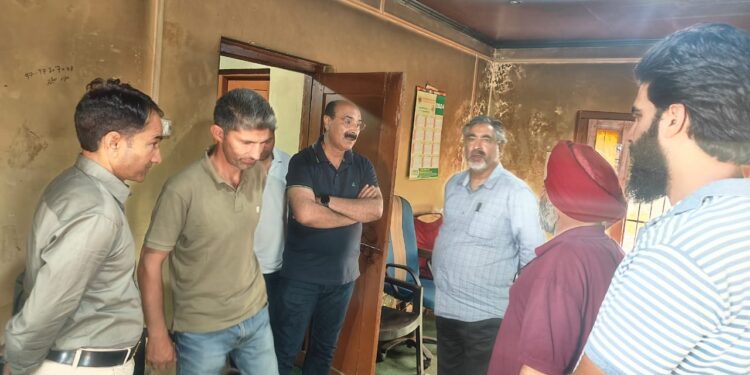 Director Agriculture takes extensive visit of District Budgam