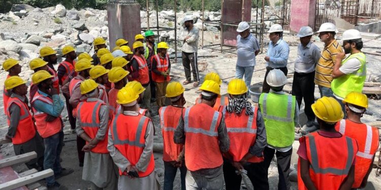 Labour Commissioner, J&K urges left out eligible e-Shram registrants to come forward for receiving Ration Cards on priority