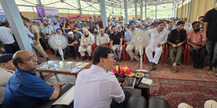 DC B’la holds Block Diwas in border village of Salamabad Uri
