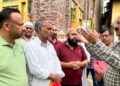 Director Agriculture visits ‘Snow Peas’ farmers of Pulwama District