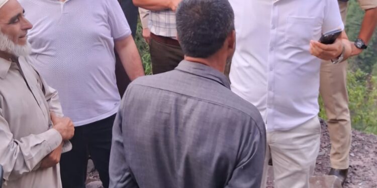 DC B’la conducts extensive tour of Sub-Division Uri