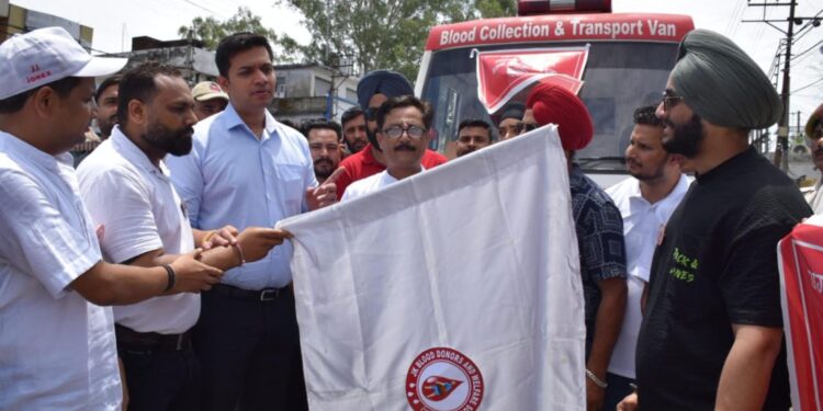 DC Kathua flags off Blood Donors Team to Sub Division Bani