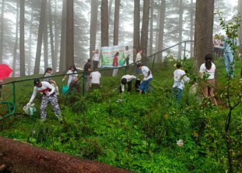 PDA, Tourism Department conducts Cleanliness drive at Patnitop, Nathatop