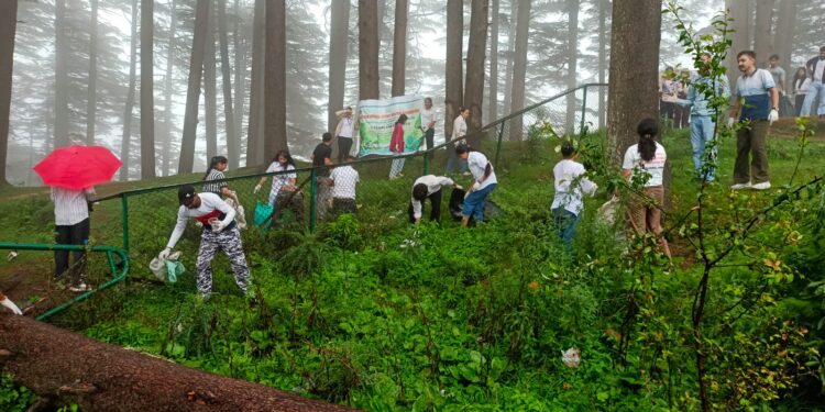 PDA, Tourism Department conducts Cleanliness drive at Patnitop, Nathatop