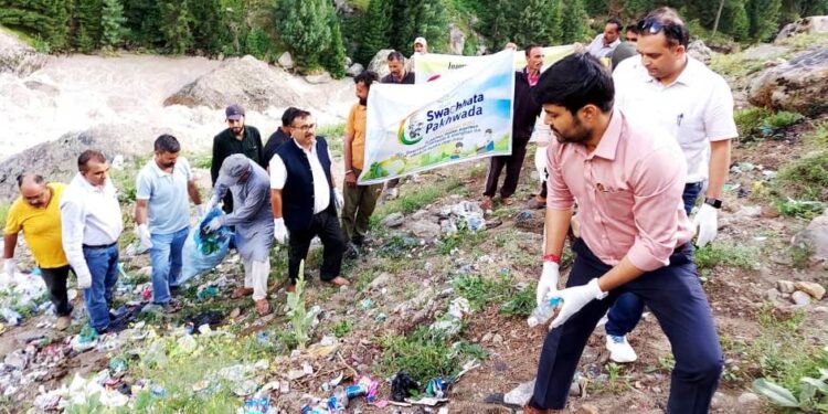DC Kishtwar leads Swachhta Drive under “Suchita Sangram” initiative at Machail,Paddar