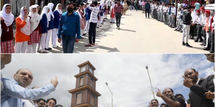 Assembly Elections-2024 SVEEP: Youth in Baramulla join hands to form a Human Chain to encourage Voter Participation