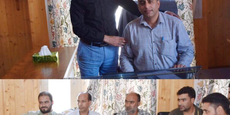 Zaffar Husson Shawl assumes charge as ADC Bandipora