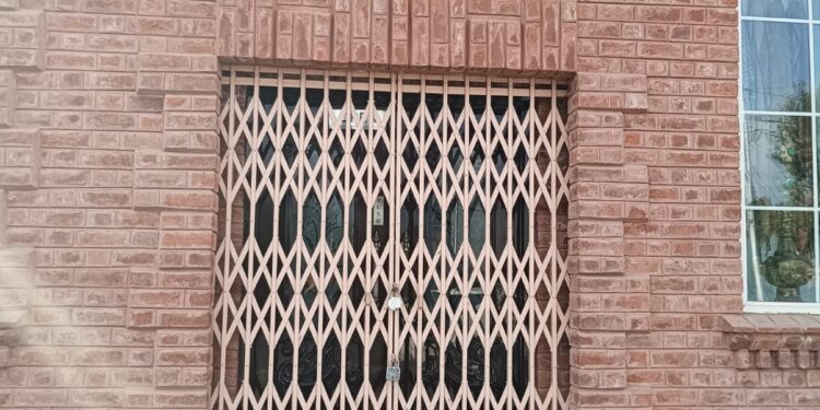 Deptt of H&H Kashmir acts against fraudulent Handicrafts Dealer