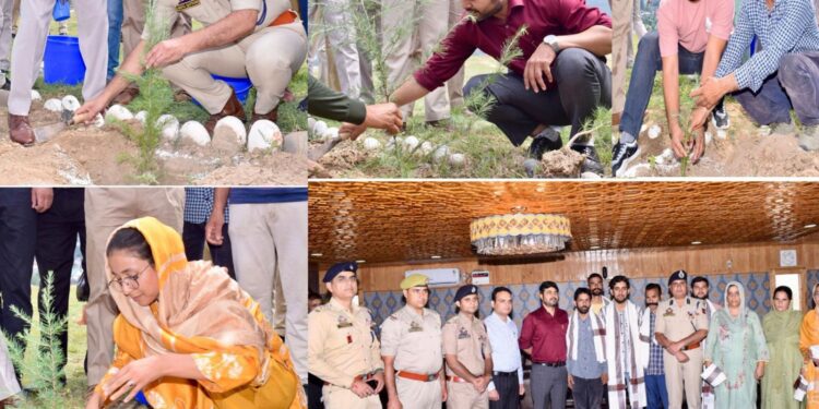 DC, SSP Kishtwar pay rich tribute to Police Martyrs, starts plantation drive on theme “Ek Ped Shaheedon Ke Naam”