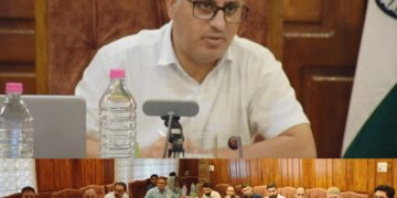 DC Bandipora chairs Vidyalaya Management Committee Meeting of JNV Bandipora