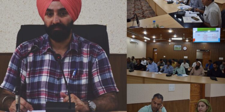 Labour Commissioner visits Budgam, chairs meeting with Workers & Labour Unions