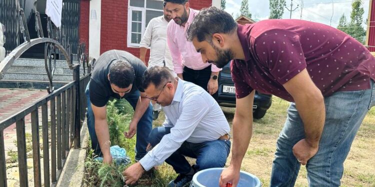 Director JKEDI visits Pulwama, Shopian centres; reviews functioning