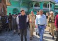 DC Baramulla visits Syed Janbaz Wali (RA) Shrine at Khanpora
