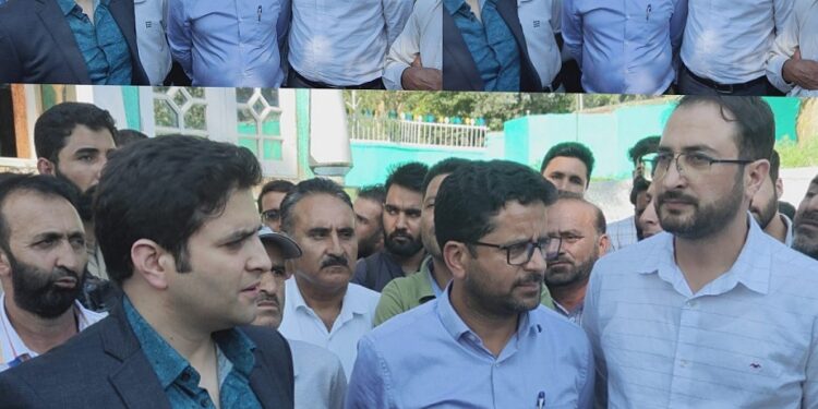 DC Kulgam visits Ziyrat Shareef Sheikh Noor Din Noorani at Chimmer Noorabad