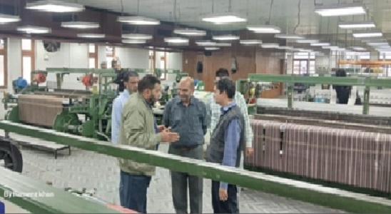 Spl Secy Industries & Commerce visits JKI’s Wool manufacturing Unit at Bemina