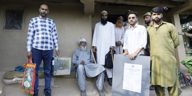Assembly Elections-2024: Home Voting continues on Day-2 in Baramulla