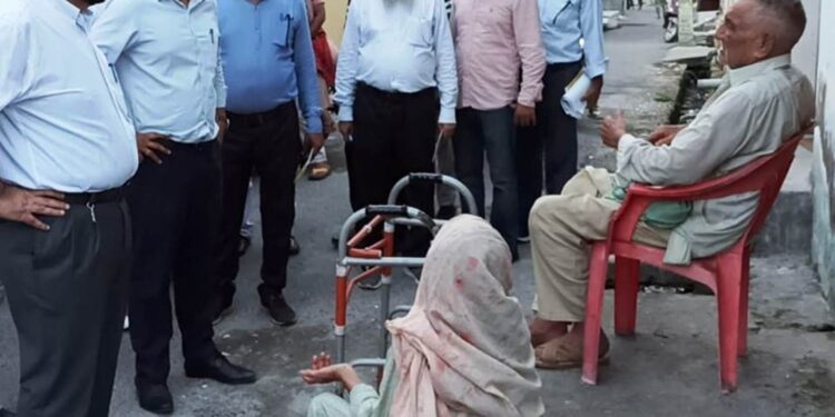 JMC Commissioner visits dengue affected hotspots