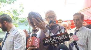Omar Abdullah Makes Emotional Appeal to Ganderbal Voters, Video Goes Viral