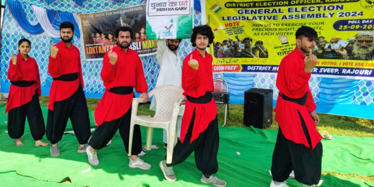 Assembly Elections- 2024 SVEEP Cell Rajouri hosts Natrang’s Travelling Show Series “Loktantra Ka Asli Mantra” for mass awareness