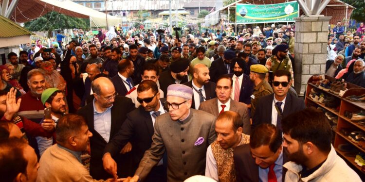 Chief Minister Omar Abdullah pays obeisance at Charar-i-Sharief on Urs of Sheikh Nooruddin Noorani (RA)