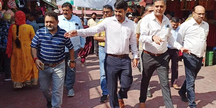 Commissioner JMC reviews arrangements for holy Navratra at Bahu Fort