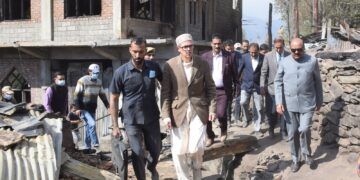 Chief Minister visits fire-affected families in Warwan