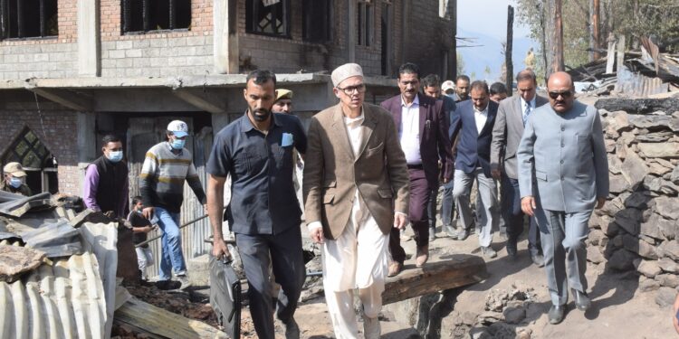 Chief Minister visits fire-affected families in Warwan