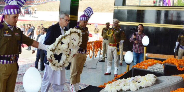 Chief Minister pays tributes to Police Martyrs on Commemoration Day at Zewan memorial