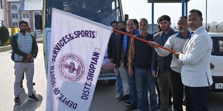 DC flags-off Boys Trekking Team from Shopian