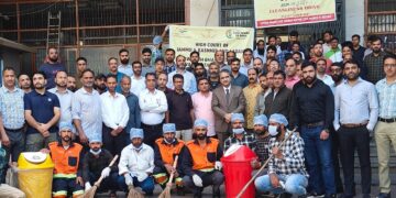 High Court celebrates Swachh Bharat Divas at Srinagar wing
