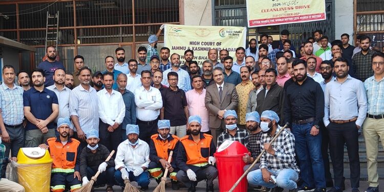 High Court celebrates Swachh Bharat Divas at Srinagar wing
