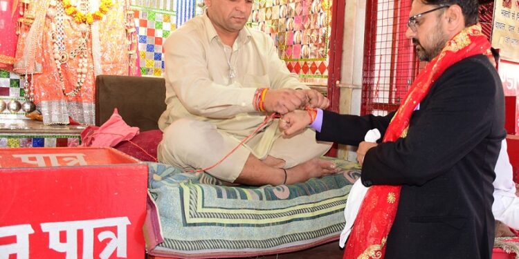 Satish Sharma visits Bawe Wali Mata; prays for J&K’s peace, prosperity