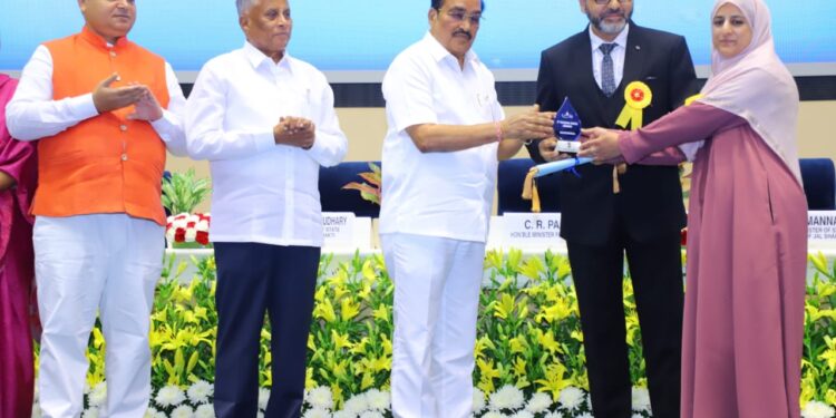 GBHSS Zainakote honoured with 5th National Water Resource Conservation and Management Award Principal receives award from Union Jal Shakti Minister at Vigyan Bawan New Delhi