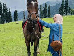 Jordan tourist surprised to see Kashmir’s hospitality, receives gifts, attends weddings