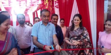 Div Com Jammu inaugurates 7 days Gandhi Shilp Bazar at Jammu Haat