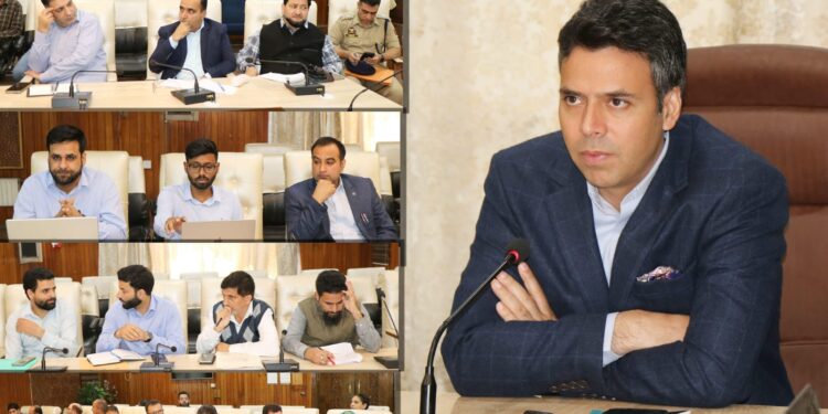 DC Srinagar chairs meeting regarding launch of E-Arzi, an Applications Management Portal to facilitate Citizens
