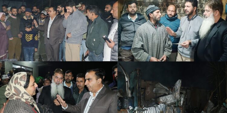 District Admin Srinagar reaches out to the fire victims of Gurupora Rainawari