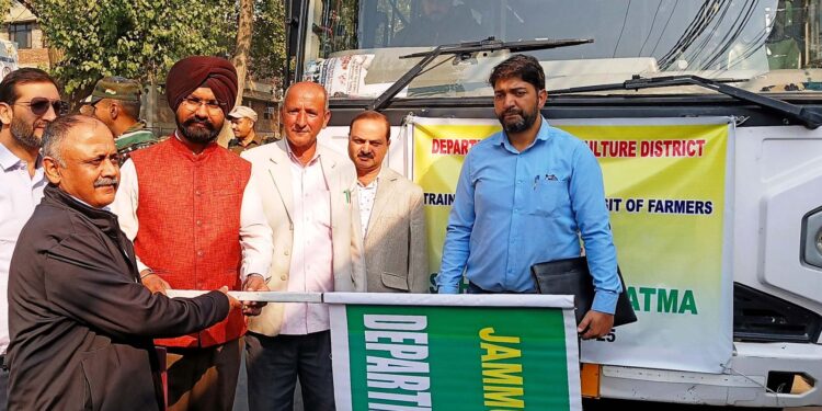 DC Doda flags off 25 farmers for Training-Cum-Exposure visit to Srinagar